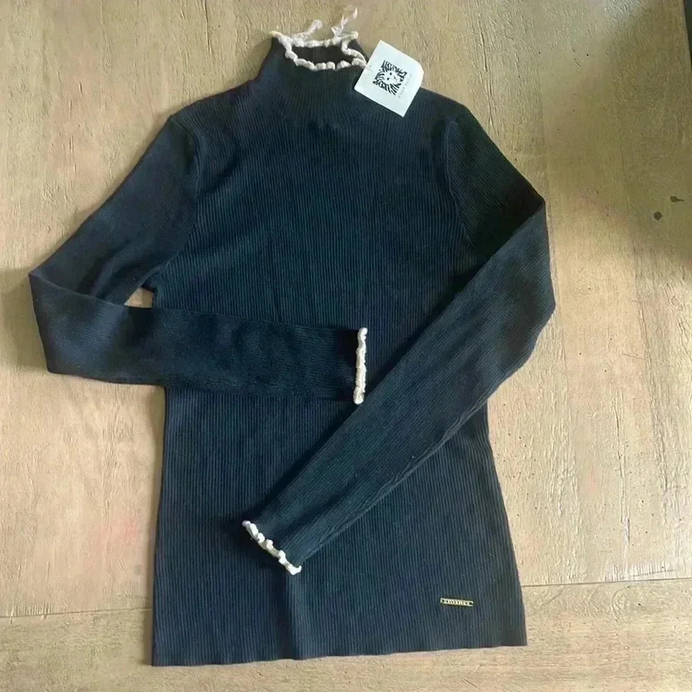 Anne Klein Size Small Mock Turtleneck. Nwt.